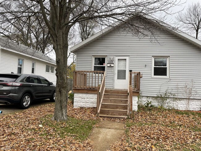 Building Photo - 2 br, 1 bath House - 1124 E Larch Ave