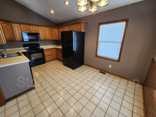 Building Photo - 823 S 19th St