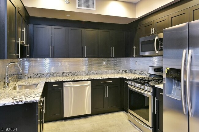 Building Photo - 8 Whitehall Rd