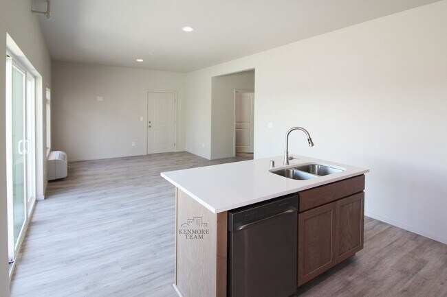 Building Photo - 3 bedroom, 2 bath in apartment home in Othello