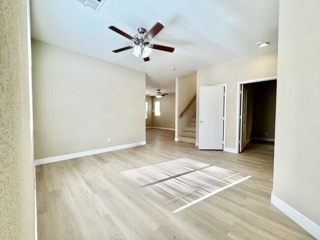 Foto del edificio - 4967 Crimson Mare Rd