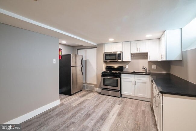 Building Photo - 2351 Christian St