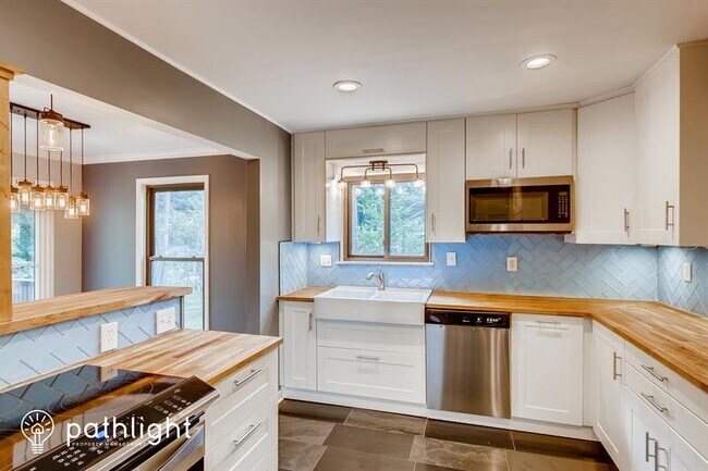 Building Photo - 1148 Carla Joe Dr SW