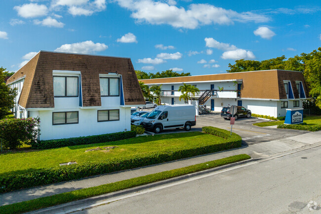 11098 SW 107th St - Timbercreek Apartments