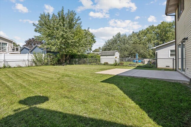 Foto del edificio - 322 Maple Ln