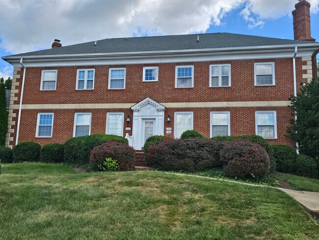 Foto del edificio - 1310 Ramseur Ln