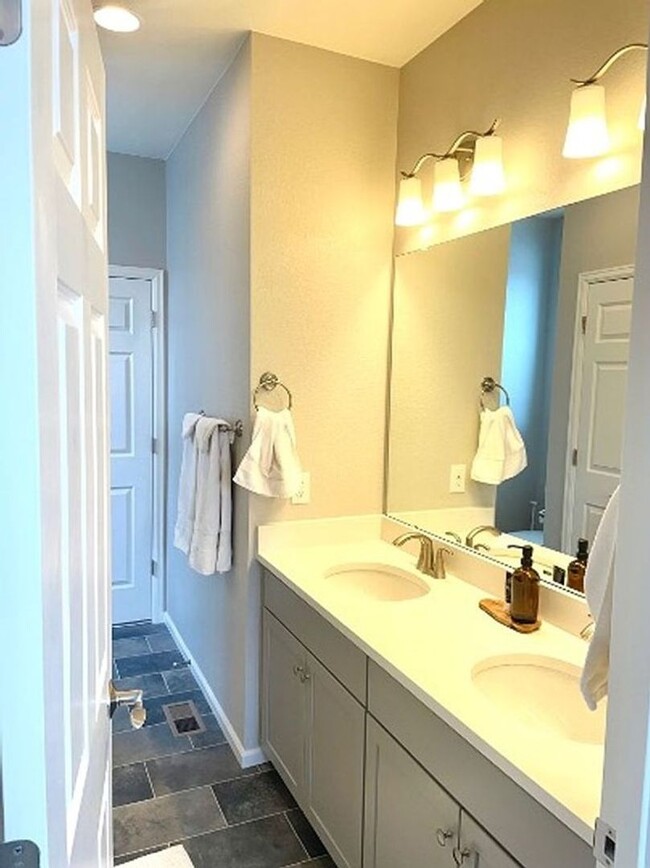 Foto del edificio - Stunning Ranch Style home for rent in Sout...