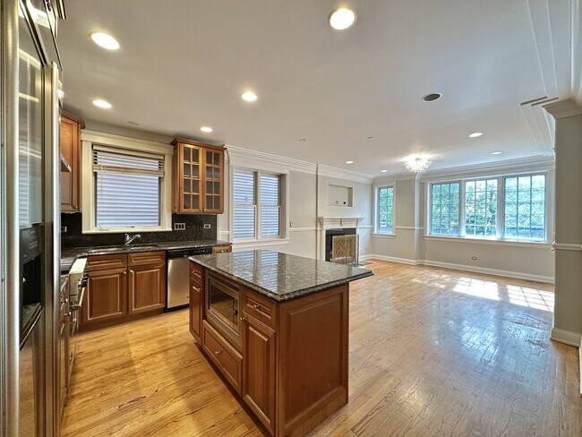 Building Photo - 3721 N Clifton Ave