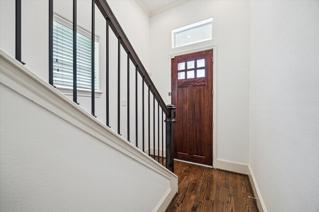 Foto del edificio - 1124 W 24th St