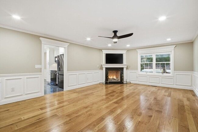 Building Photo - 193 The Meadows