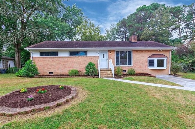 Building Photo - 3 bedroom/ 1 full bathroom- Winston Terrace