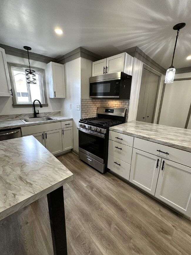 Building Photo - 24 Manchester Ave