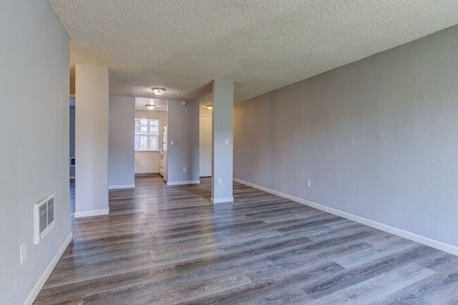 Foto del edificio - 1 bedroom 1 bath close to local shops!! Available soon