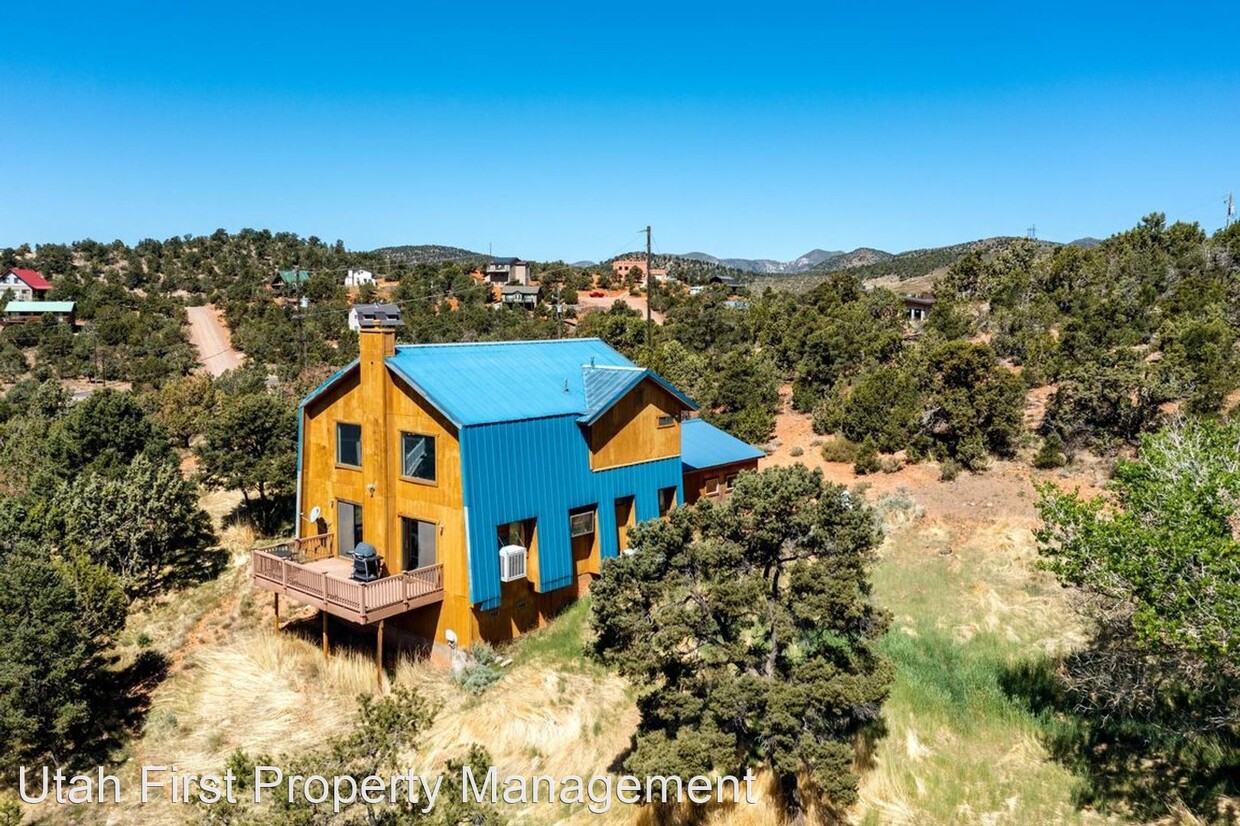 Foto principal - 2 br, 2 bath House - 122 E Pine View Dr