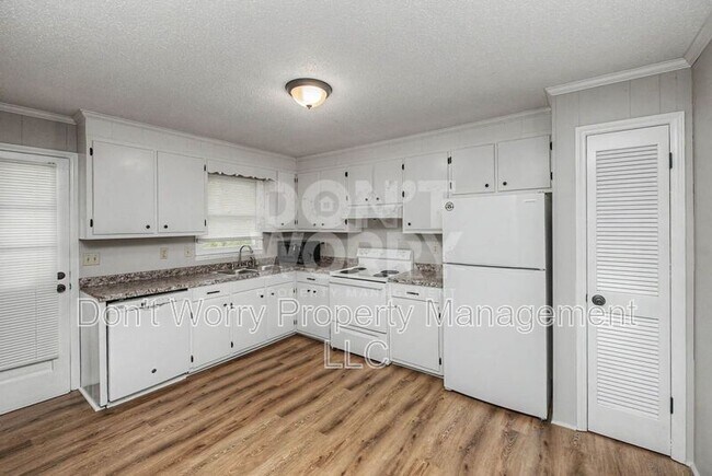 Building Photo - 201 Pinecrest Dr