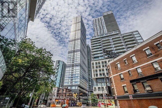 Photo du bâtiment - 181-181 Dundas St E