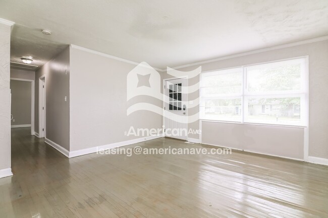 Building Photo - 117 Hunter Cir
