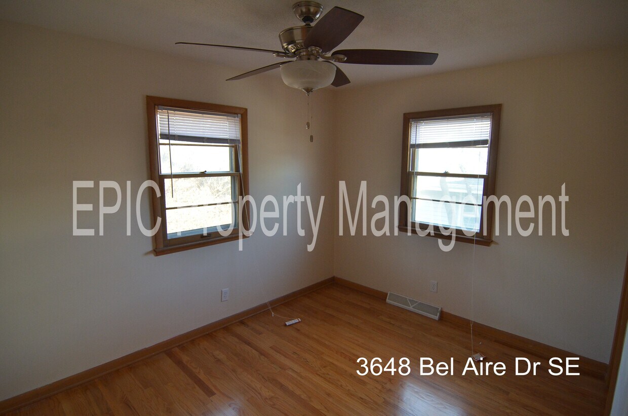 Primary Photo - 3648 Bel Air Dr SE
