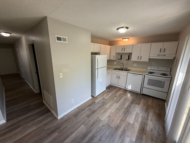 Building Photo - 402-404_SW 6th ST