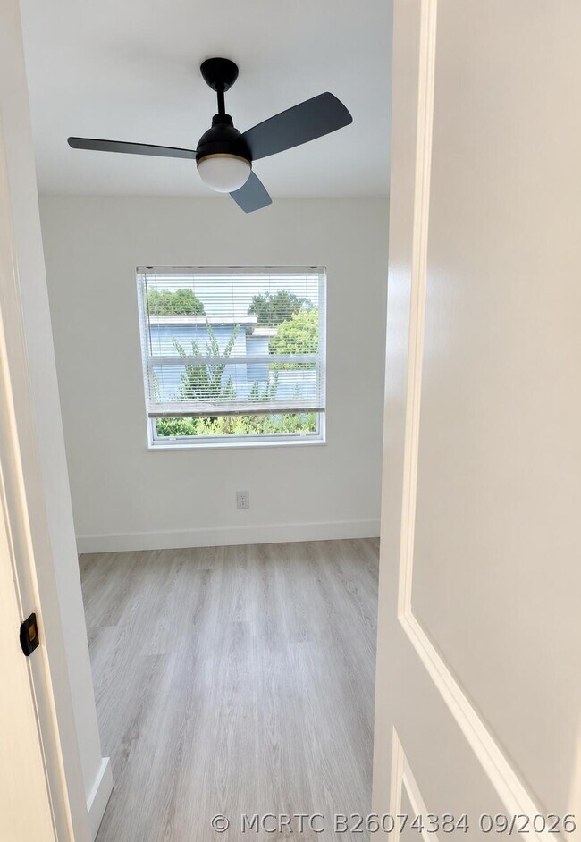 Foto del edificio - 801 NW 105th St