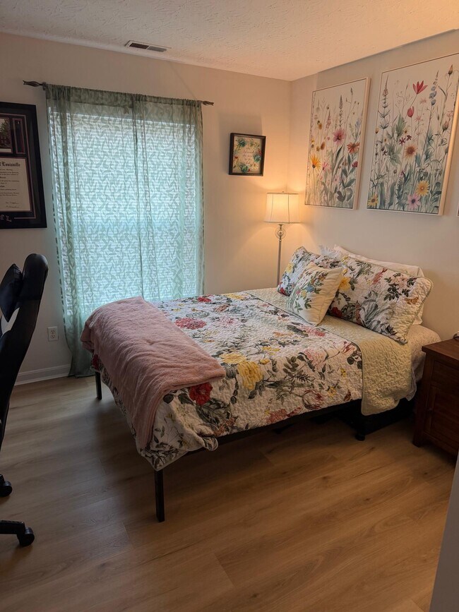 Foto del edificio - 1400 Taramore Dr