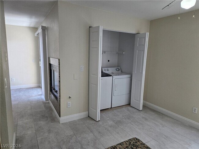 Foto del edificio - 6500 W Lake Mead Blvd