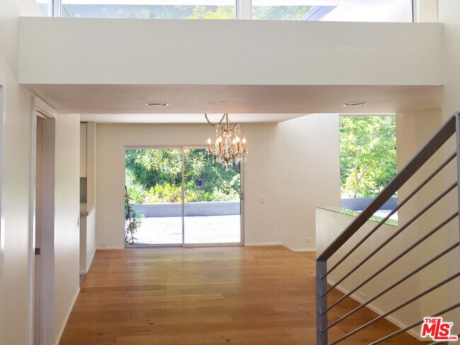 Building Photo - 2448 Arbutus Dr