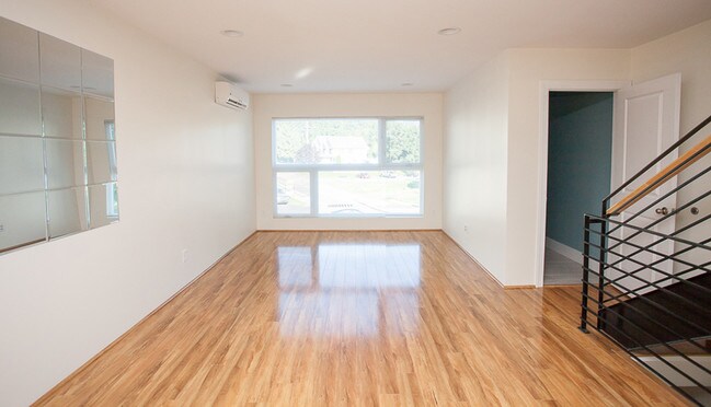 Foto del edificio - 746 Foley Rd