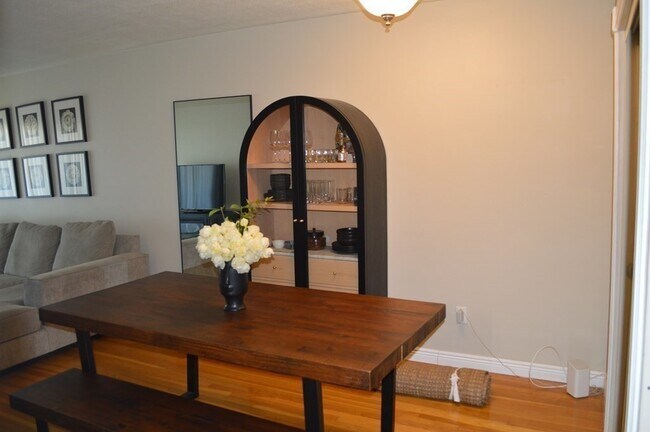 Foto del edificio - 790 Hyde Park Ave