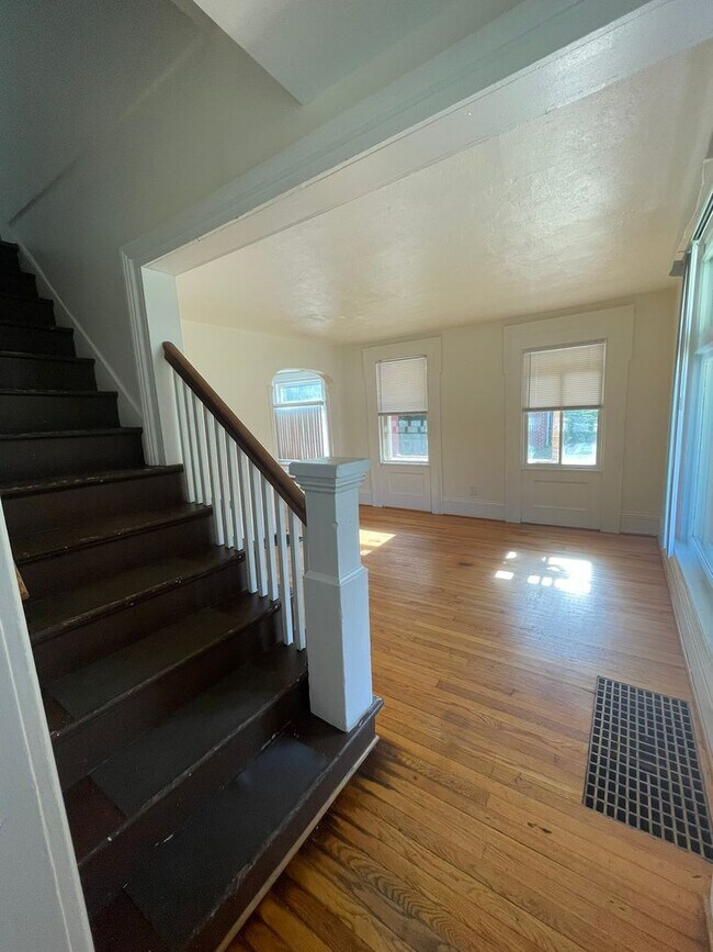 Foto del edificio - Spacious 5-Bedroom Home Near EMU – Availab...