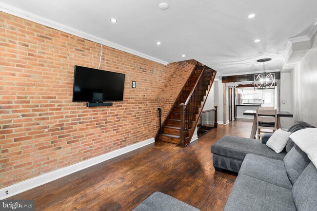 Building Photo - 1236 Hull St
