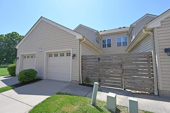 Building Photo - 1422 Laurel Park Dr