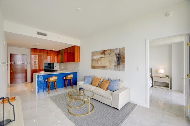 Foto del edificio - 2678 Tigertail Ave
