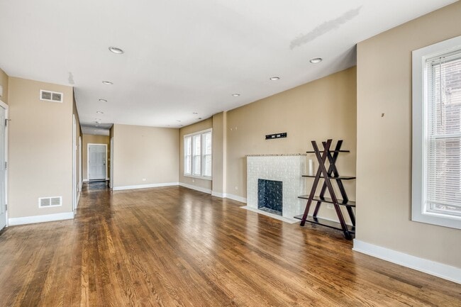 Building Photo - 111 W 74th St