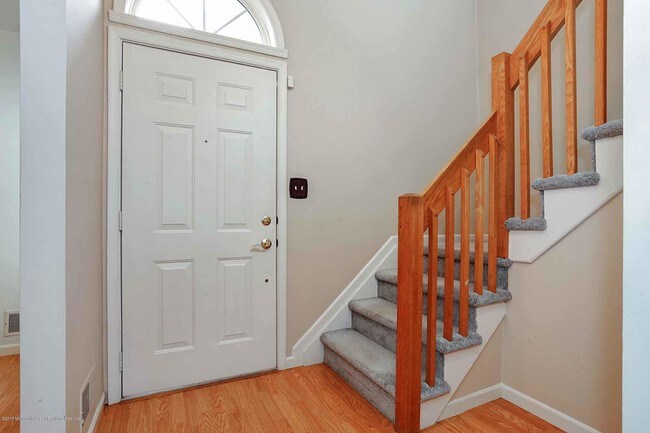 Building Photo - 513 Woodbine Ln