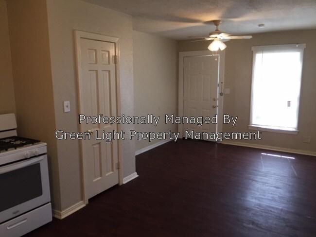 Foto del edificio - 5621 Ezell St