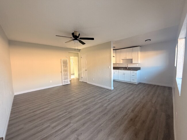 Foto del edificio - 4304 S Hoover St