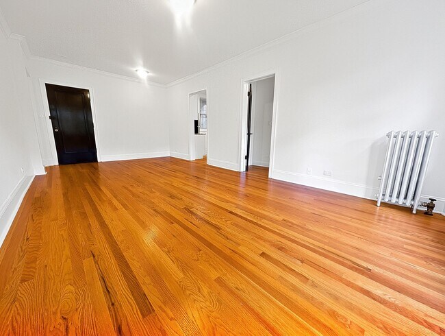 Foto del edificio - Bright and Sunny Updated 3-bed/1-bath near Loyola