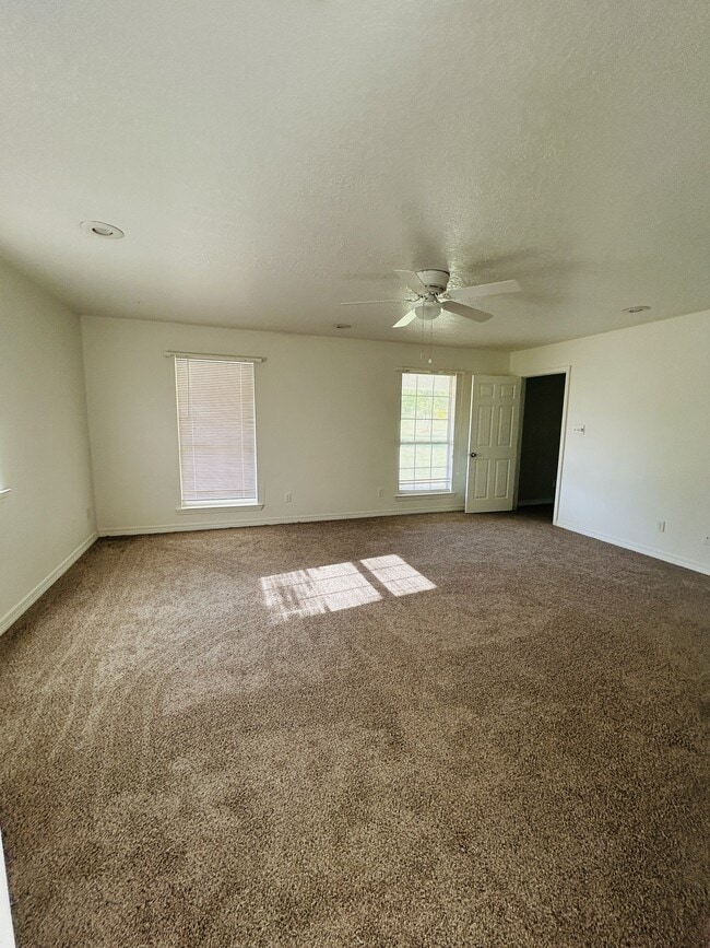 Building Photo - 11320 Allen Rd