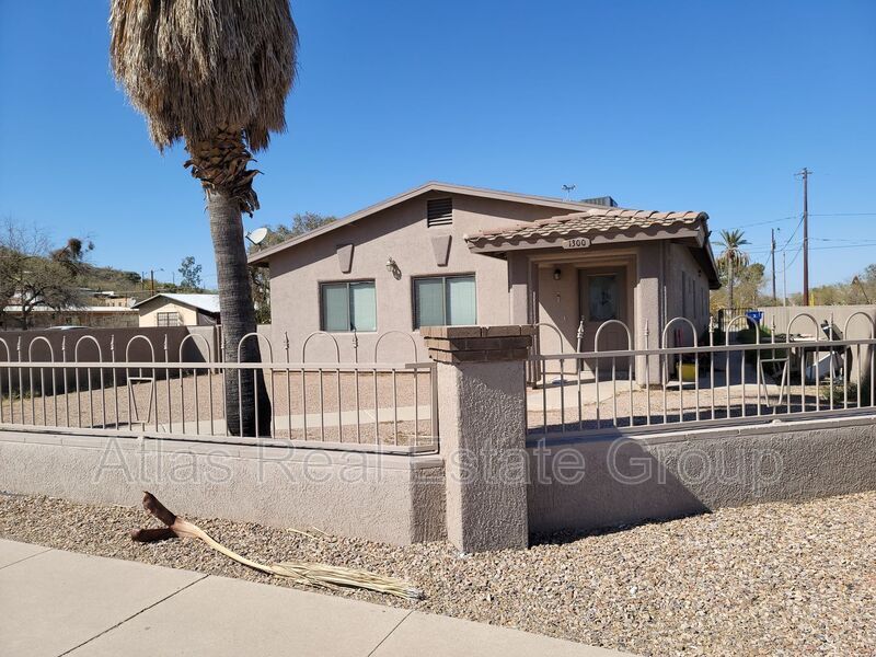 1300 W Congress St Unit 1, Tucson, AZ 85745 Condo for Rent in Tucson
