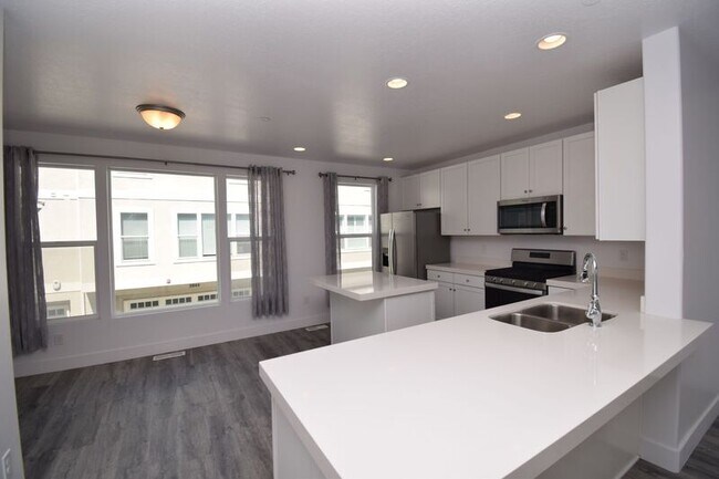 Building Photo - 3845 Mossmorran Ln