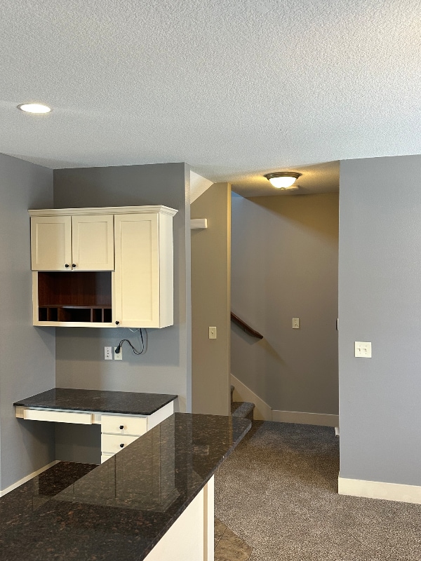 Building Photo - 3600 SE Glenstone Dr