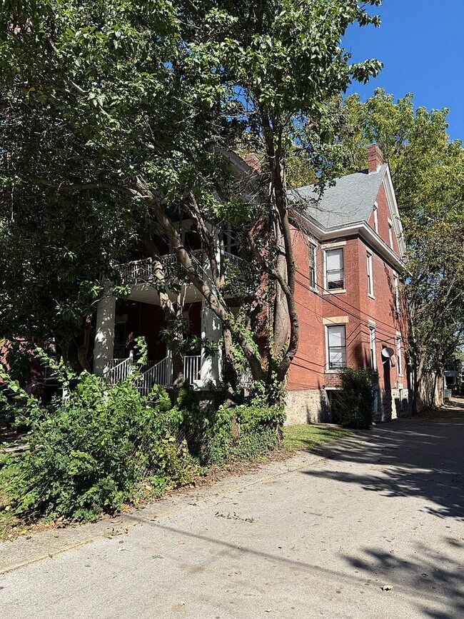 Building Photo - 485-487-487 W 3rd St