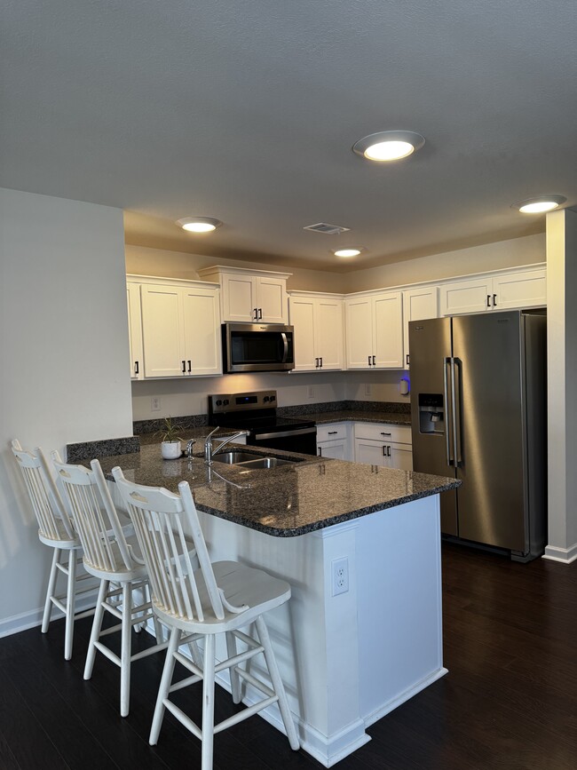 Building Photo - 1131 Clearwater Ln