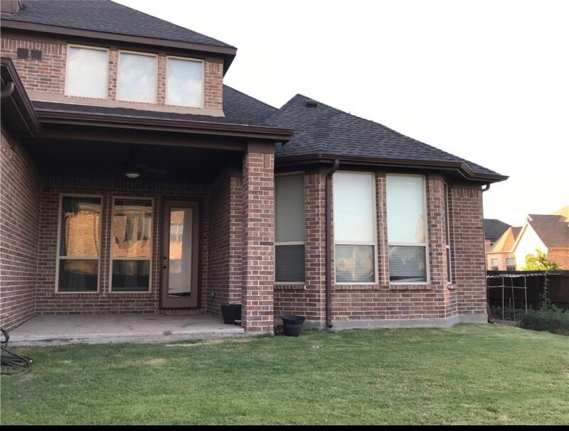 Building Photo - 795 Fall River Dr