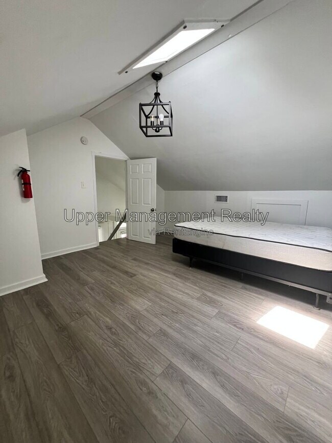 Foto del edificio - 1136 Adams St