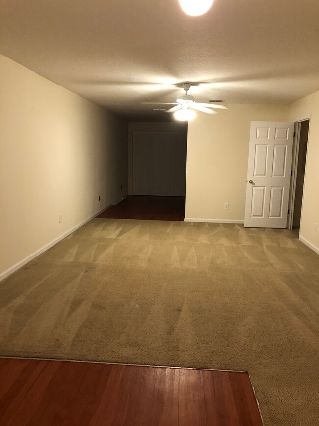 Foto del edificio - 6824 Lake Mist Ln