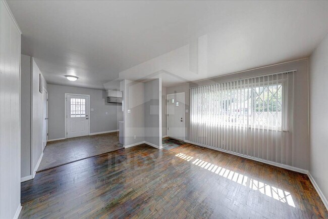 Foto del edificio - 3541 Grant Ave