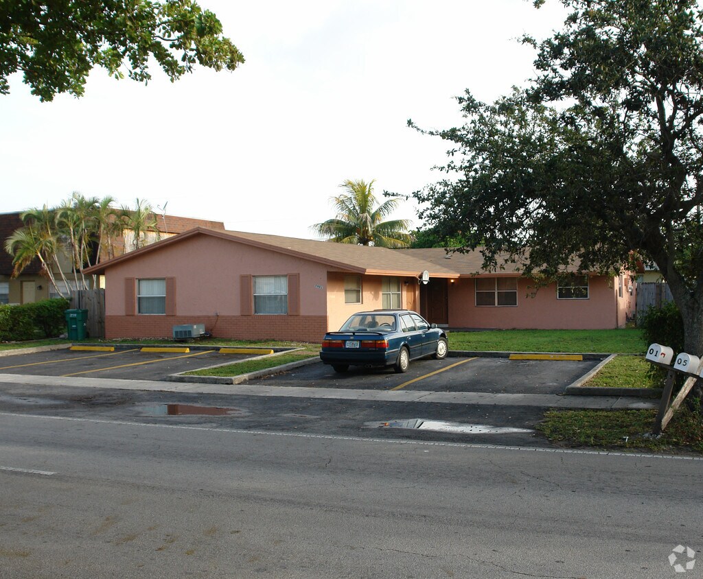 Foto principal - 5901 NW 19th St