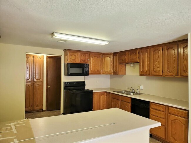 Building Photo - 2530 Greenfield Acres